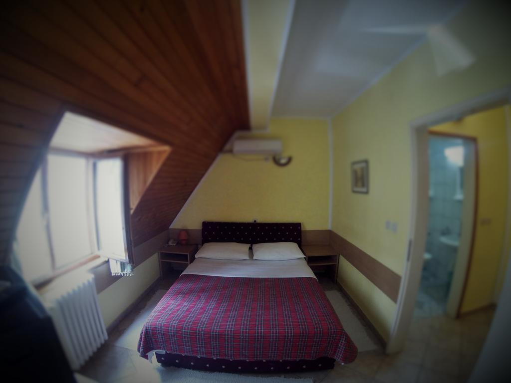 B&B Villa Evandjelina Sremska Kamenica Εξωτερικό φωτογραφία